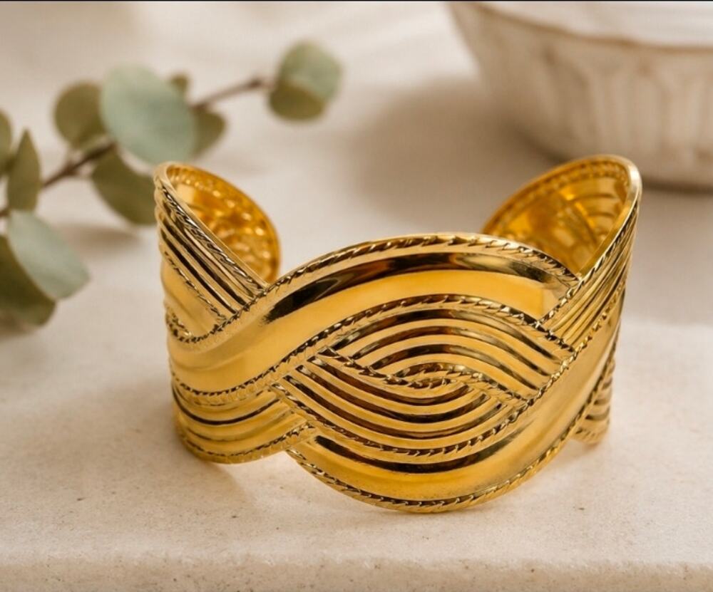 Vintage Avon Gold Tone Cuff Bracelet Wavy Ribbed Statement Jewelry